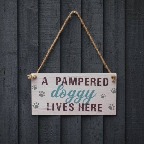 Smart Garden PetFun A Pampered Doggy Lives Here Sign